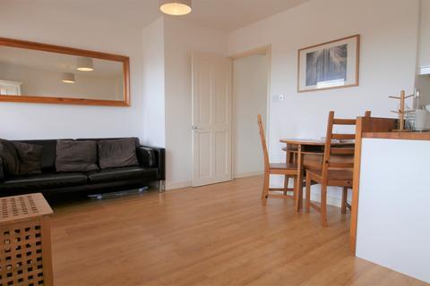 1 bedroom flat to rent, Shelley House, Bishopric, Horsham, RH12