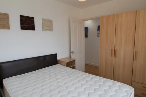 1 bedroom flat to rent, Shelley House, Bishopric, Horsham, RH12