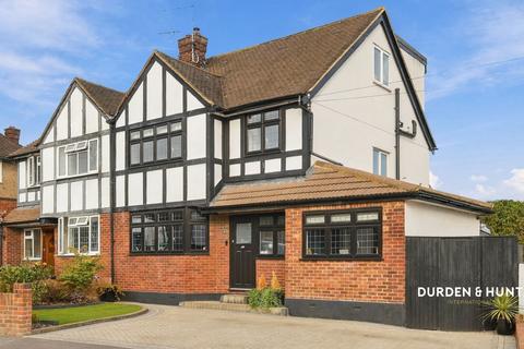 4 bedroom semi-detached house for sale, Shevon Way, Brentwood, CM14