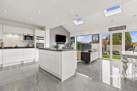 4 bedroom semi-detached house for sale, Shevon Way, Brentwood, CM14