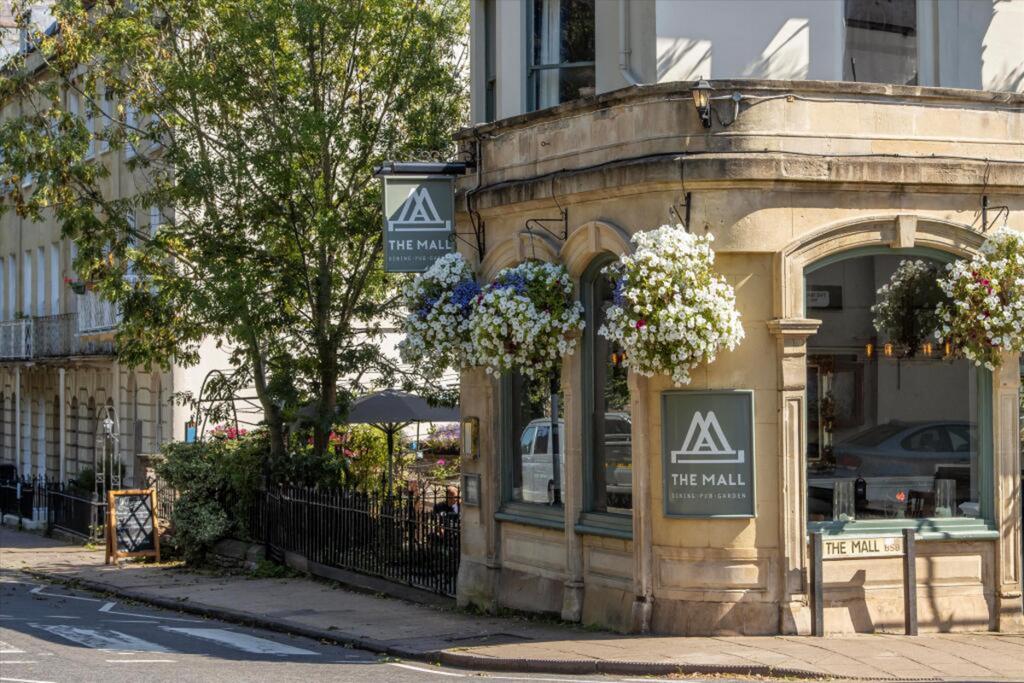Apartment in Bristol - More