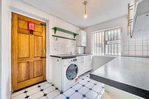 3 bedroom flat for sale, Southgate Road, Islington, London, N1