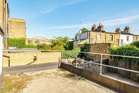 3 bedroom flat for sale, Southgate Road, Islington, London, N1