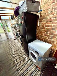 1 bedroom in a house share to rent, Bowes Road, London, N11