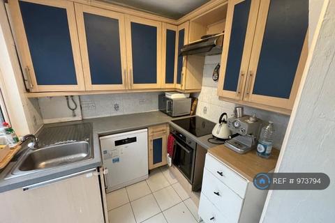 1 bedroom in a house share to rent, Bowes Road, London, N11