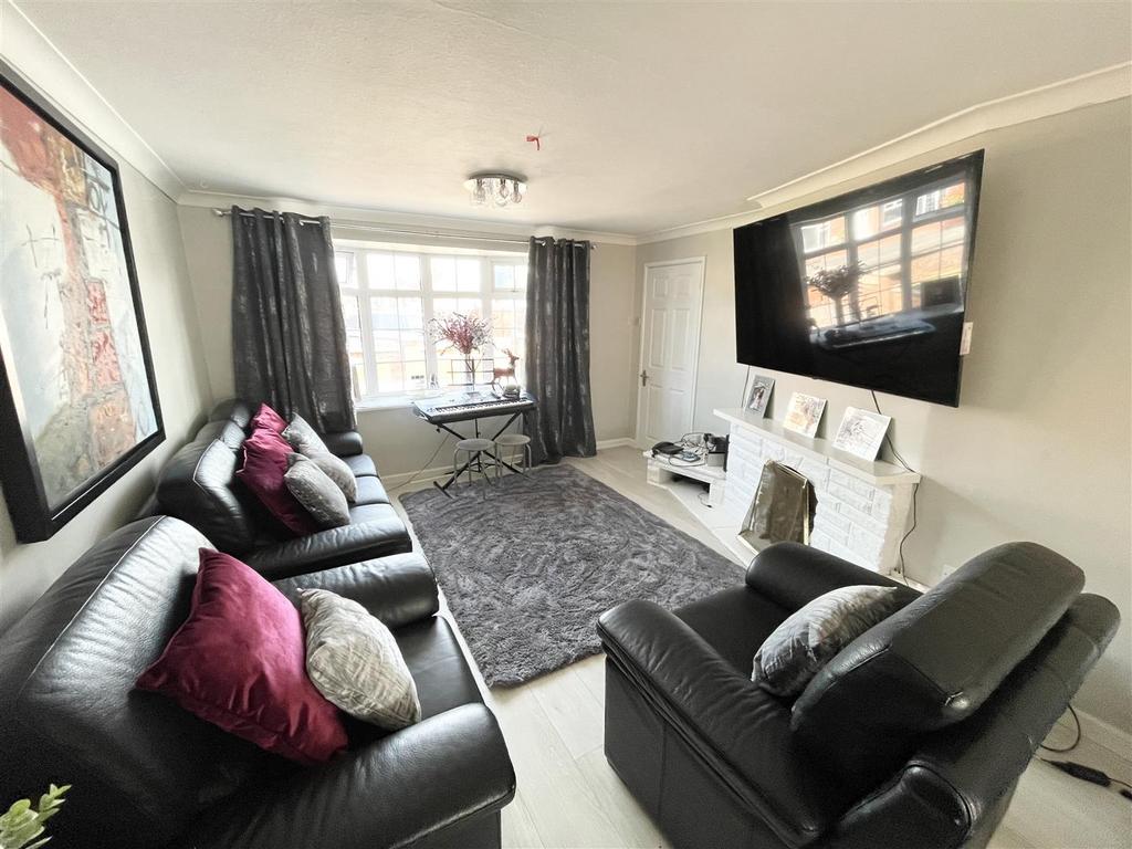 House in Oadby and Wigston, Leicestershire - More