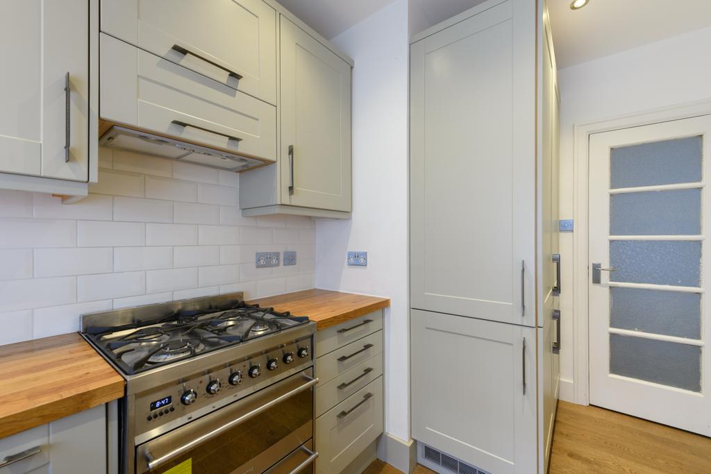 Apartment in London - View 5