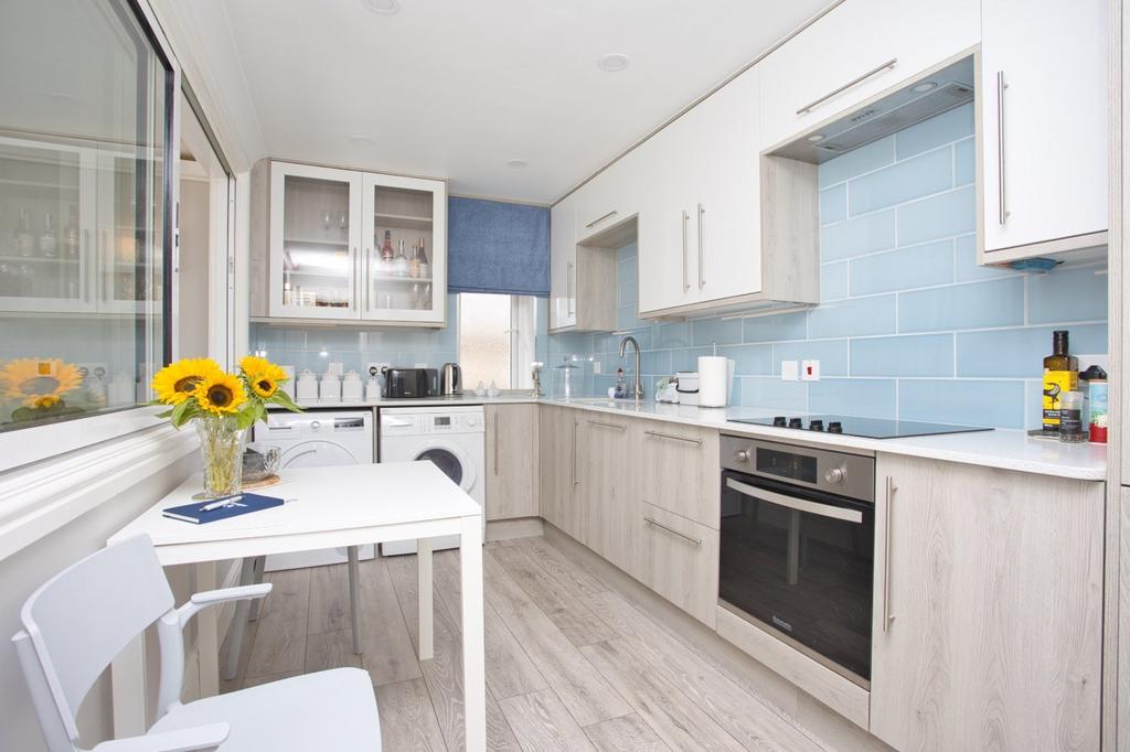 Apartment in Kent - View 4