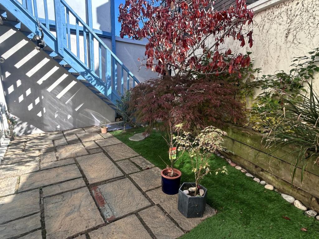 Apartment in WESTBOURNE - View 2