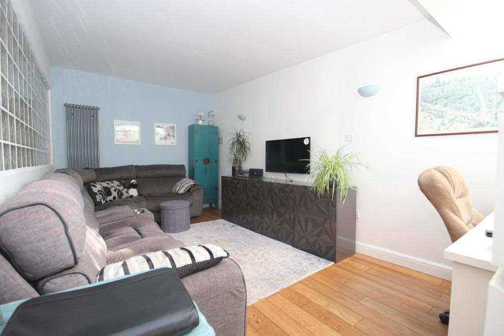 Apartment in WESTBOURNE - View 4
