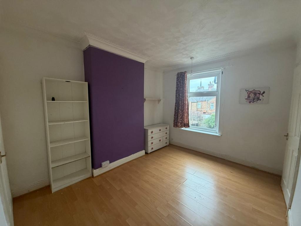 House in WIGSTON - More