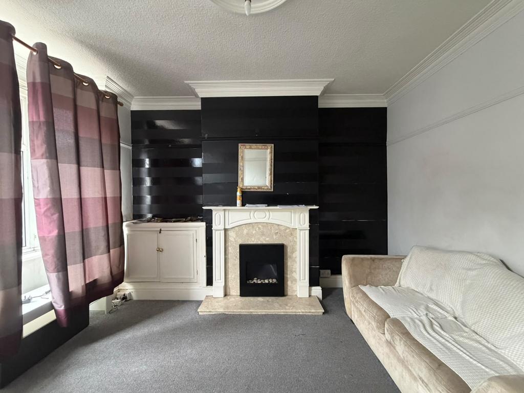House in WIGSTON - View 3