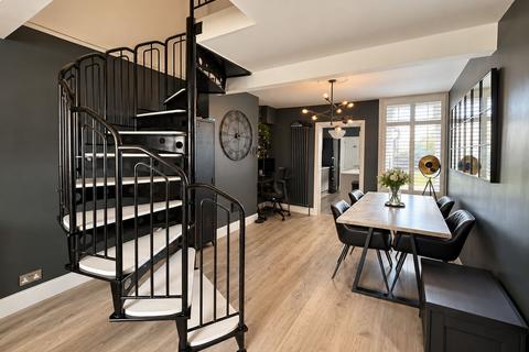 2 bedroom semi-detached house for sale, Guildford Street, Staines-upon-Thames, TW18