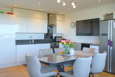 2 bedroom flat for sale, Elstree Way, Borehamwood WD6