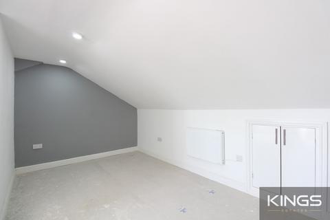 Studio to rent, Shirley High Street, Southampton