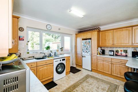 2 bedroom bungalow for sale, Newland Road, Upper Beeding, Steyning, West Sussex, BN44