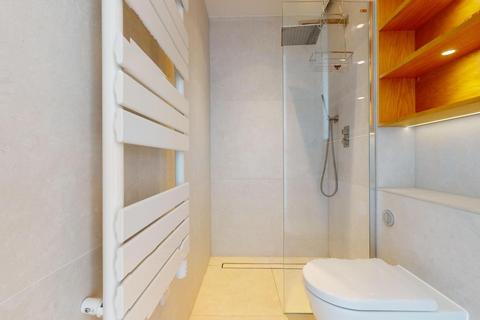 2 bedroom flat to rent, Highgate Hill