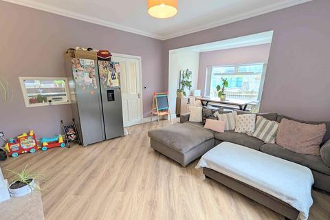 3 bedroom semi-detached house for sale, Hullen Edge Lane, Elland HX5