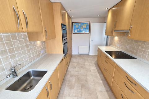 3 bedroom flat for sale, Lodge Close, Edgware, Middlesex, HA8 7RL