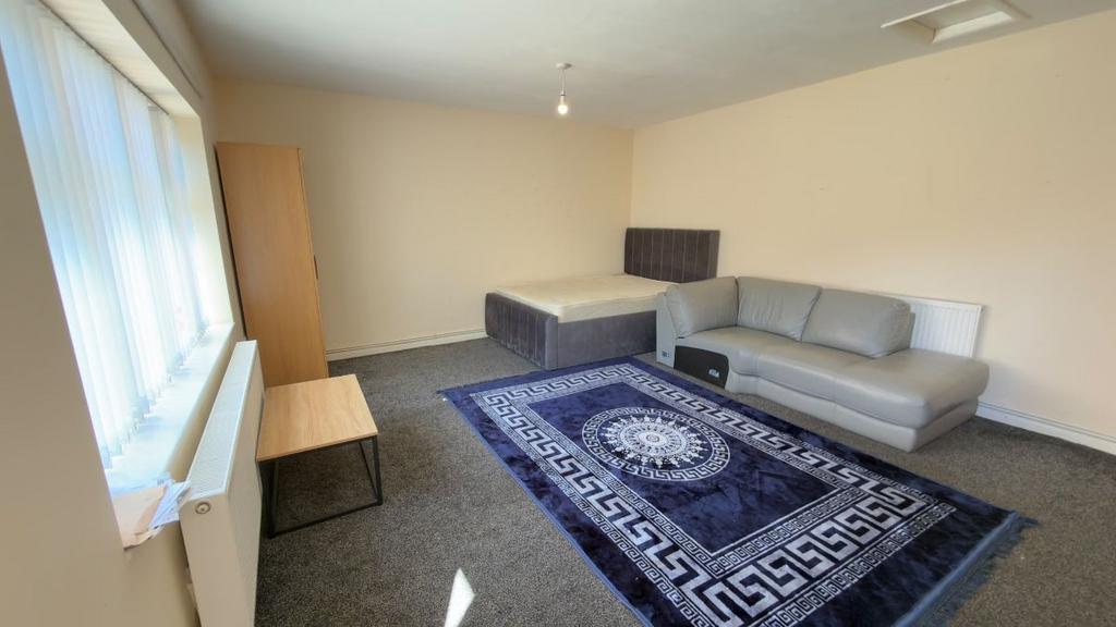 Apartment in Nottingham - View 3
