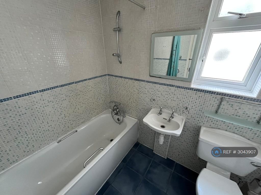 House in Barnet - View 4