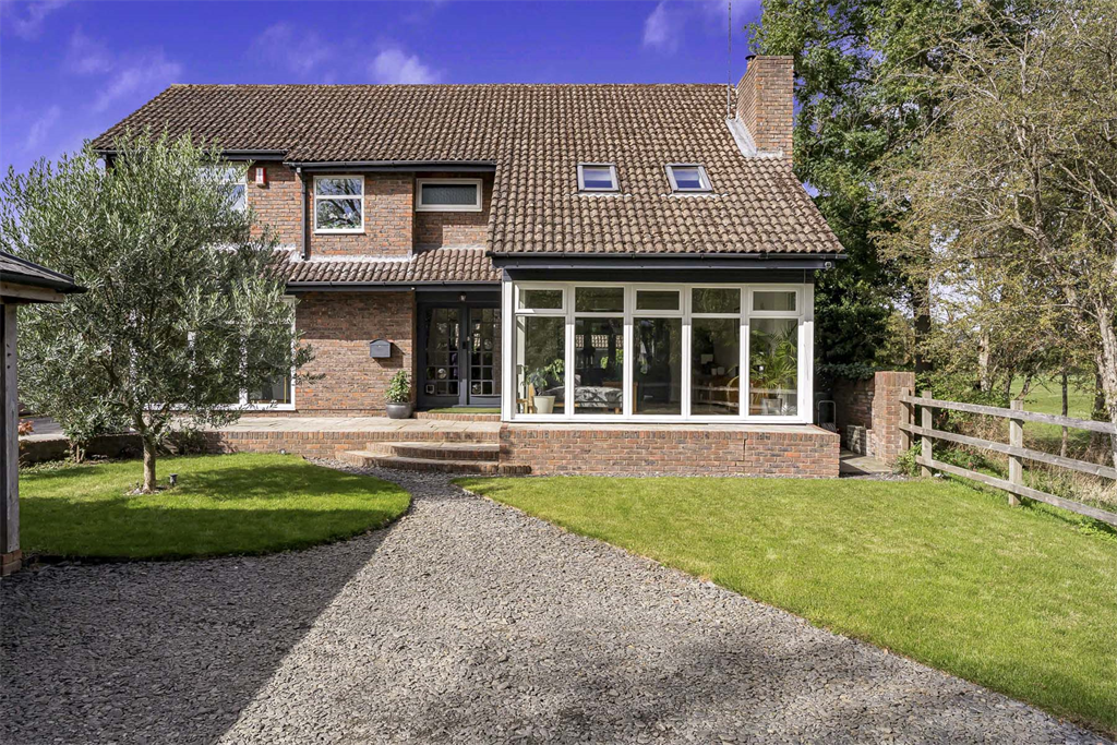 1 River Gardens, Purley on Thames, RG8 4 bed detached house for sale ...