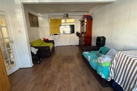 3 bedroom terraced house for sale, WAYE AVE, Hounslow