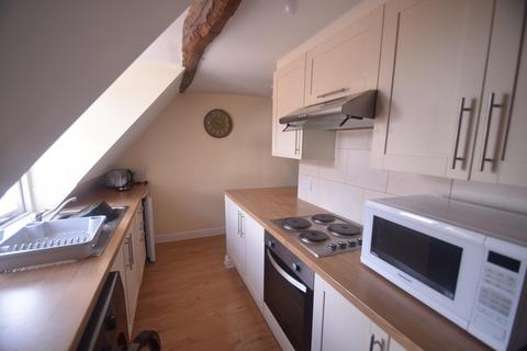 2 bedroom flat to rent, High Street, Newport