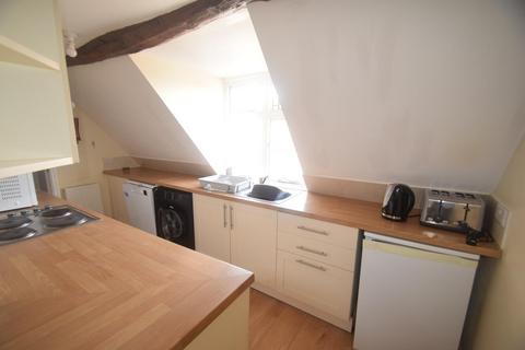 2 bedroom flat to rent, High Street, Newport
