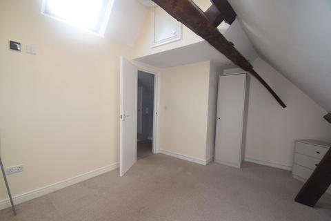 2 bedroom flat to rent, High Street, Newport