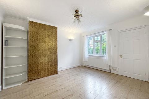 2 bedroom maisonette to rent, Grantham Gardens, Chadwell Heath RM6