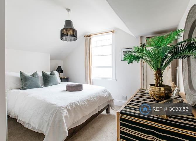 Apartment in Bristol, Stokes Croft, Kingsdown - View 2