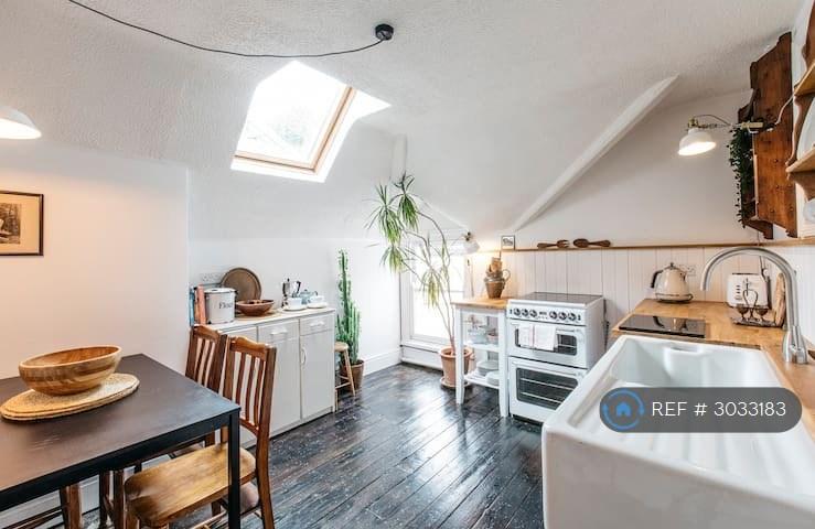 Apartment in Bristol, Stokes Croft, Kingsdown - View 4