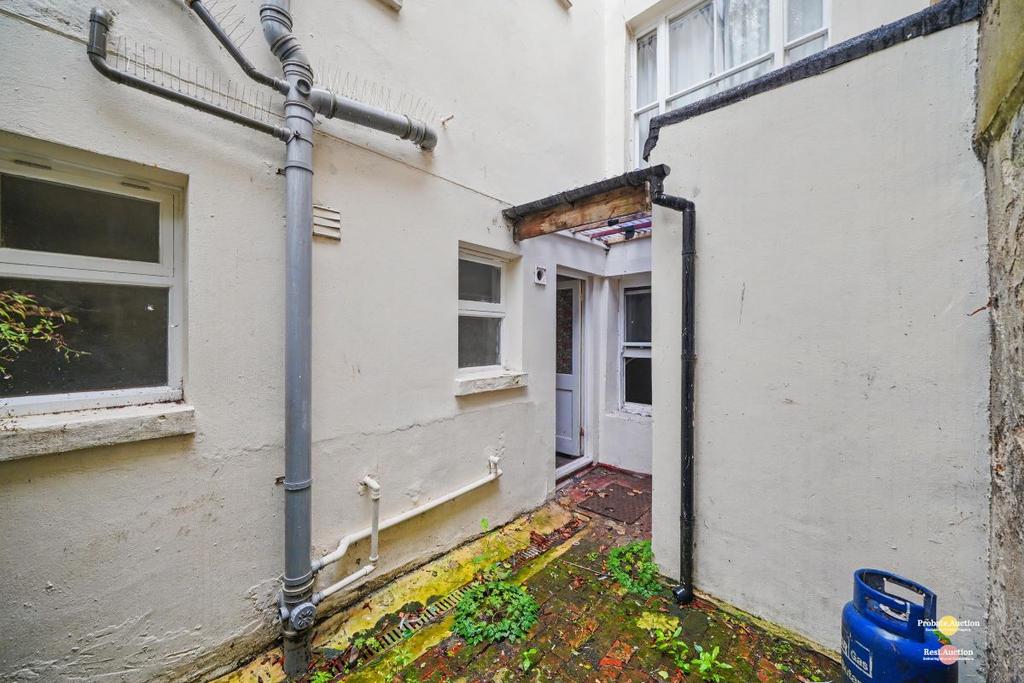 Apartment in Brighton - View 3
