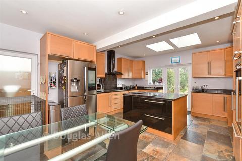 6 bedroom semi-detached house for sale, Havering Drive, Romford RM1
