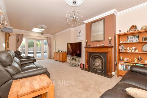 6 bedroom semi-detached house for sale, Havering Drive, Romford RM1