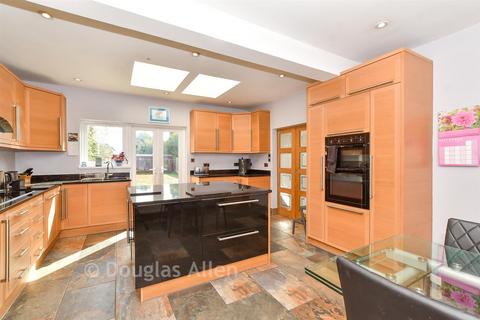 6 bedroom semi-detached house for sale, Havering Drive, Romford RM1