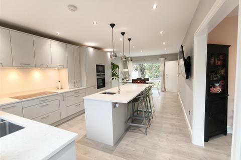 5 bedroom detached house for sale, Lynwood Grove, Orpington BR6