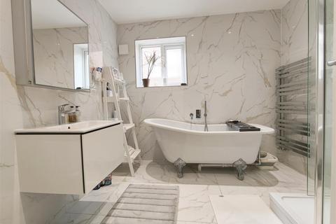 5 bedroom detached house for sale, Lynwood Grove, Orpington BR6