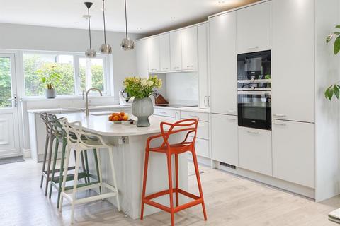 5 bedroom detached house for sale, Lynwood Grove, Orpington BR6