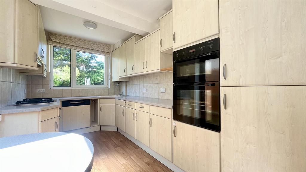 House in Cheam - View 5