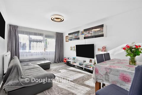 1 bedroom flat for sale, Hitchin Close, Romford RM3
