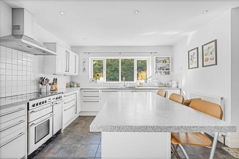 4 bedroom semi-detached house for sale, Gordon Close, Staines-upon-Thames, TW18