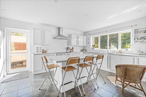 4 bedroom semi-detached house for sale, Gordon Close, Staines-upon-Thames, TW18