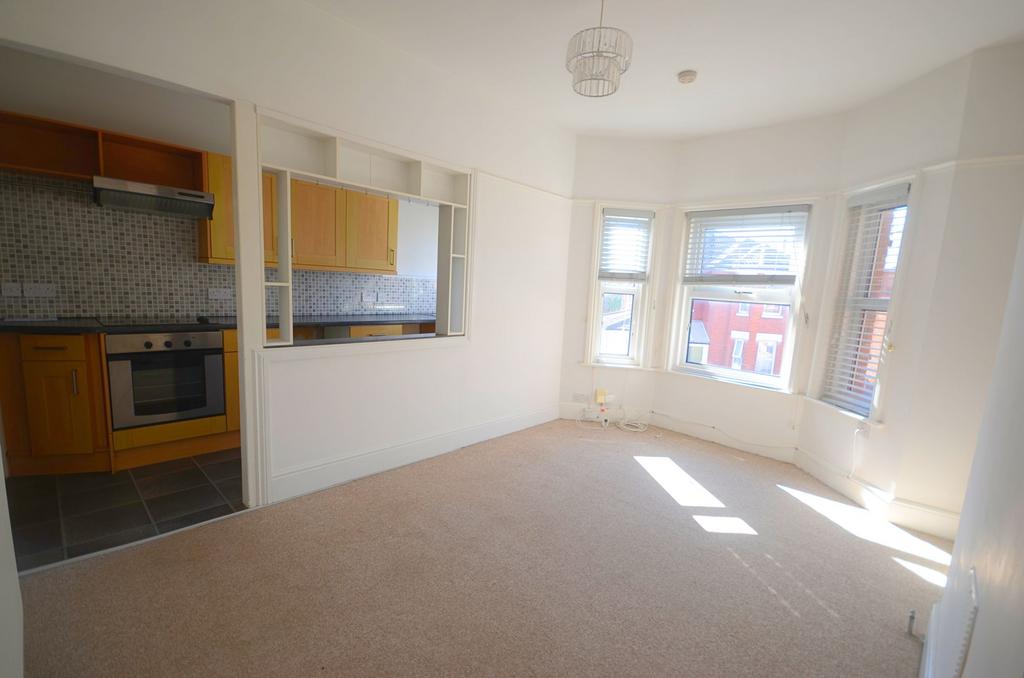 Apartment in Bournemouth, Boscombe - View 2