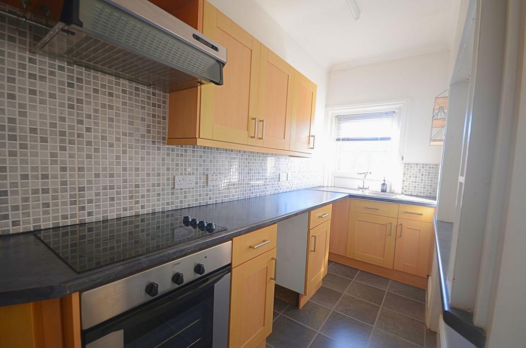 Apartment in Bournemouth, Boscombe - View 3