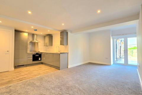 2 bedroom flat to rent, Park Road, Worsborough, S70