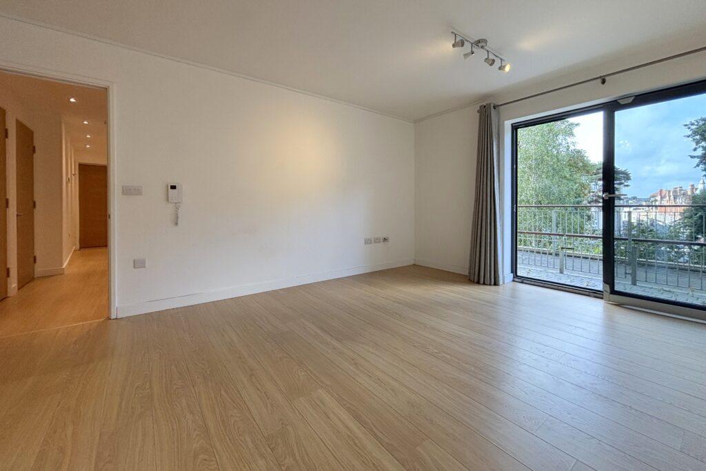 Apartment in Bournemouth, Lansdowne - View 2