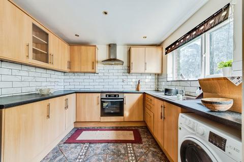 3 bedroom end of terrace house for sale, Oakham Close, SWINDON, Wiltshire, SN5