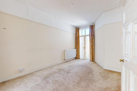 4 bedroom terraced house for sale, Old Road West, Gravesend, DA11